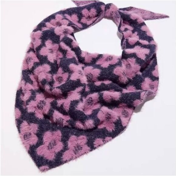Incredibly soft Floral fuzzy eyelash triangle scarf wrap nwot daisy - Picture 6 of 7